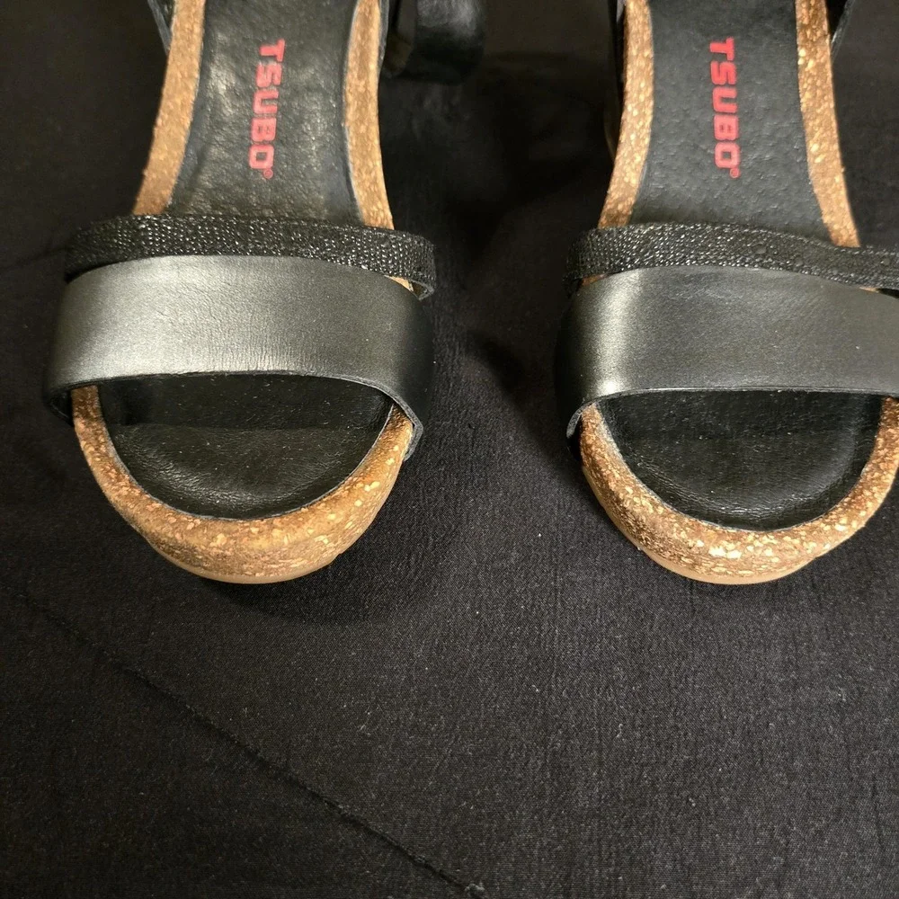 Tsubo Sandals Womens Size 8 Black Leather Strappy Ankle Strap Wedge Heel Comfort